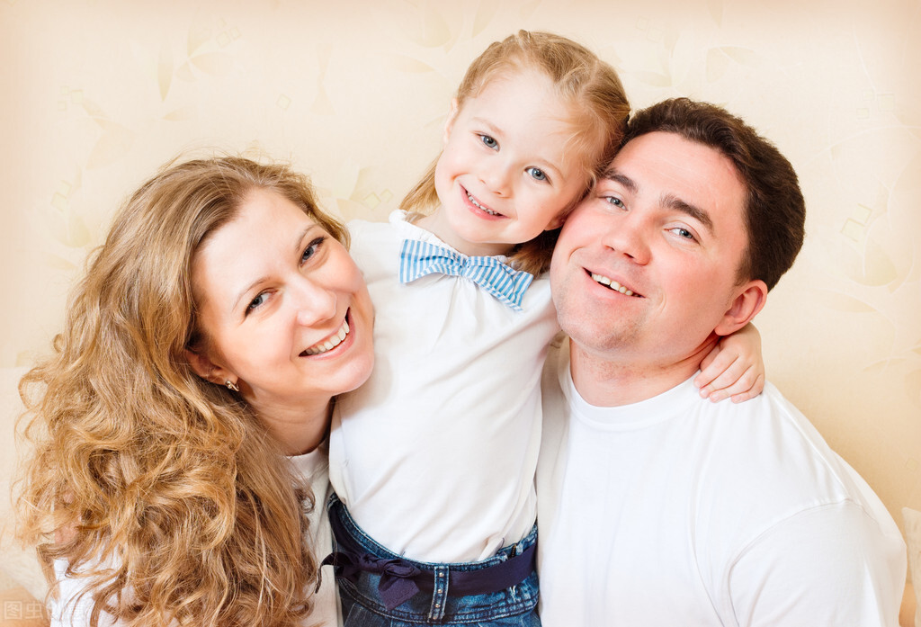 你活得很痛苦，却装作很在乎自己与孩子的亲子关系