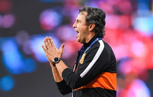 武汉卓尔点球,卓尔禁区内手球