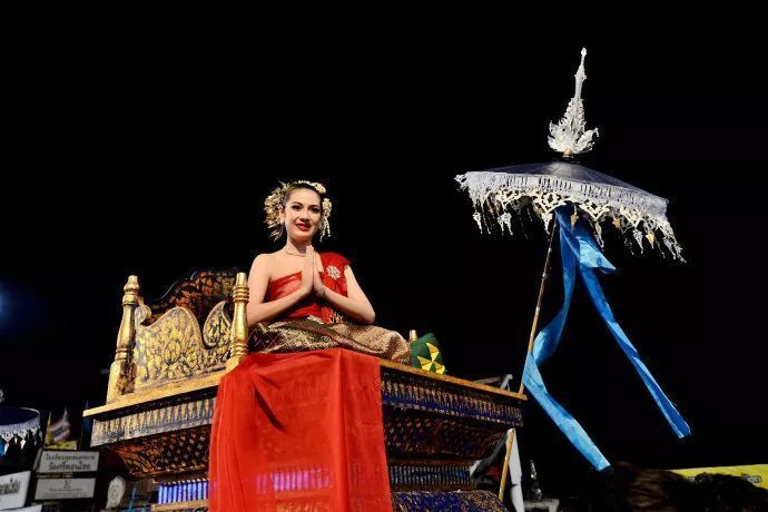 泰国十一月的水灯节,泰国八大奇迹之一的水灯节