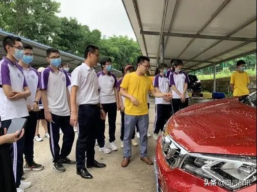 鱼跃此时海,花开彼岸天——南充高中北部新城校区名师刘鱼海印象