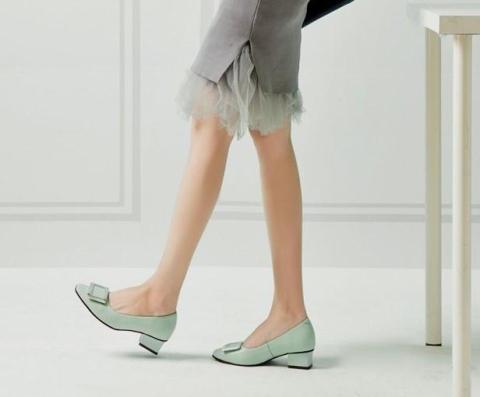 脚宽又胖怎么选鞋,一个脚宽一个脚窄怎么选鞋