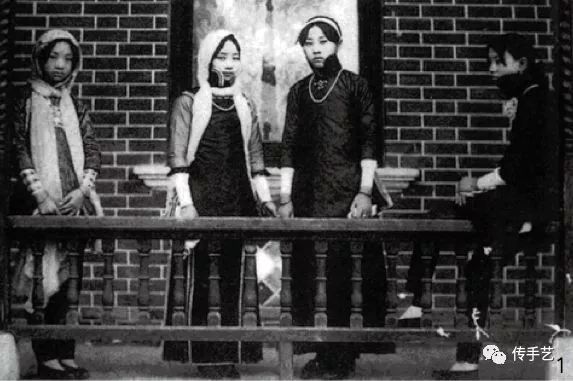 听过“塑身衣”，听过“塑脸领​”吗？民国显瘦第一神器