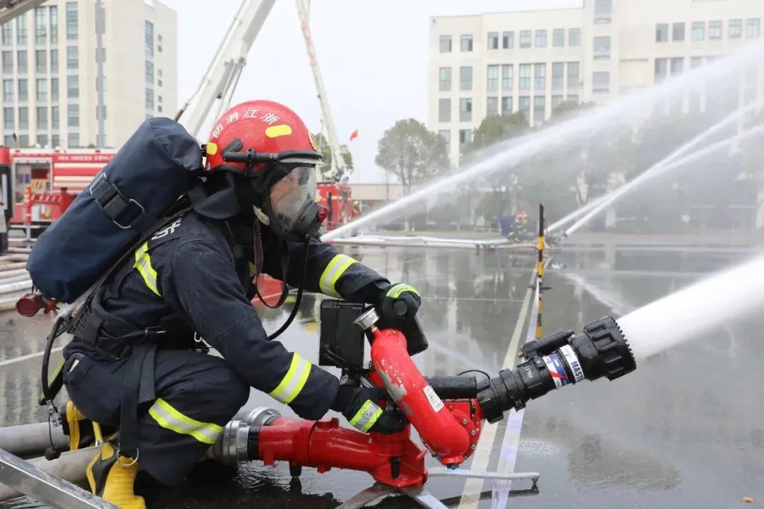 消防员的衣服究竟有几种,消防员的衣服究竟有多少种