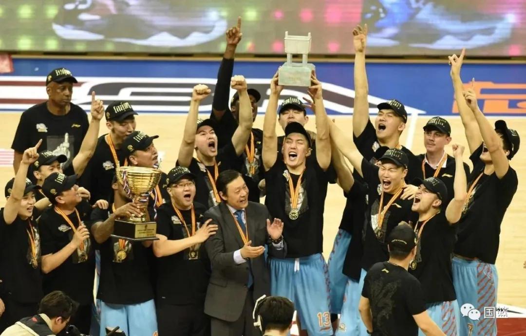 新疆的队长,新疆天山雪豹足球队长