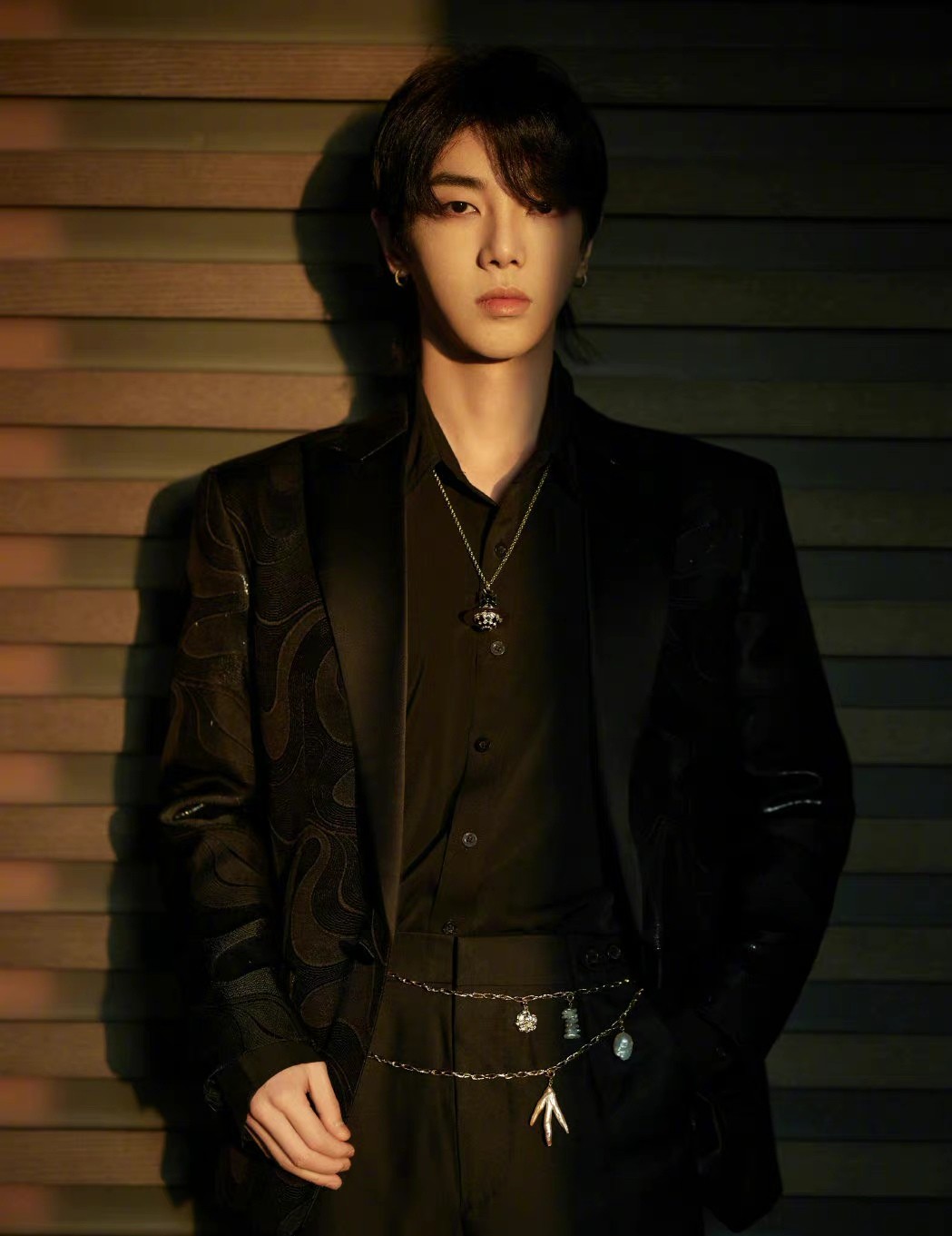 华晨宇又塌房？整容照片曝光，网友：就因为没续约？