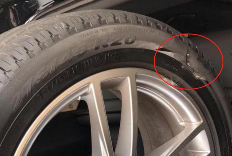 男子把车借给朋友结果小伙子后悔,男子借朋友保时捷开车