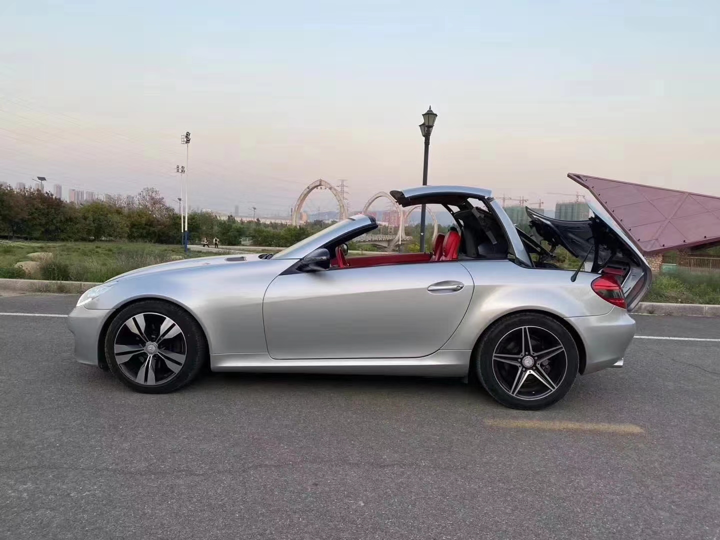 最新款奔驰slk软顶敞篷,奔驰小跑slk200二手多少钱