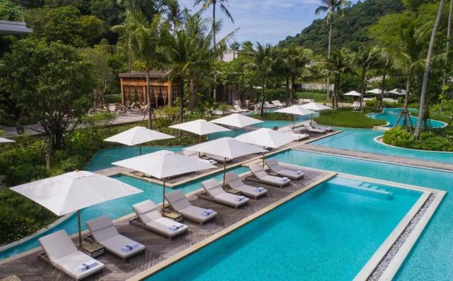 15个令人惊叹的泳池,十个令人难以置信的泳池