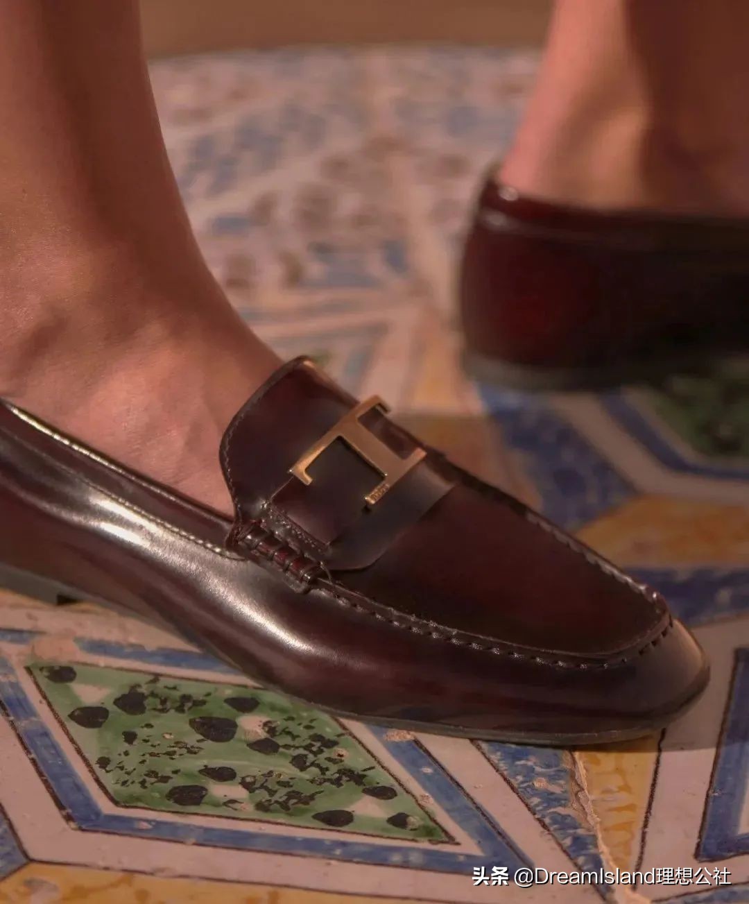 街拍白色乐福鞋,达妹街拍图文