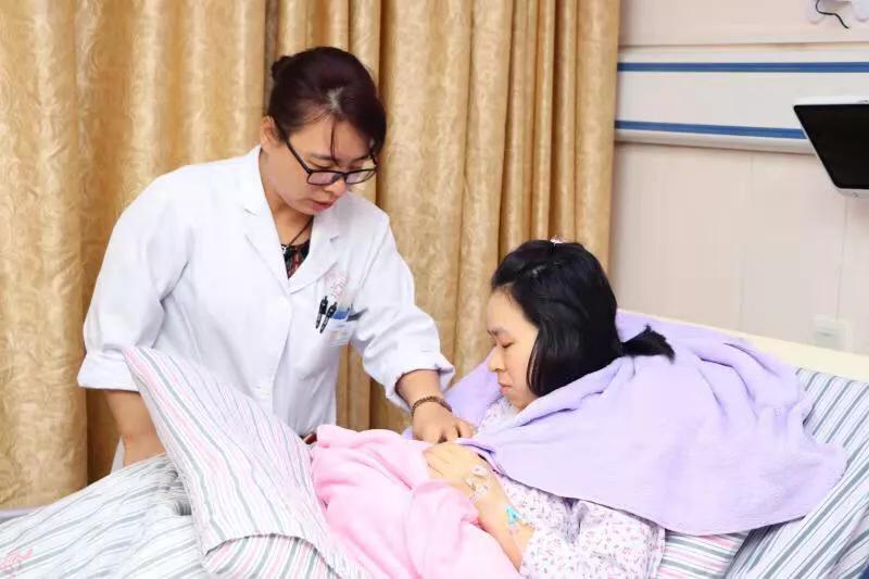 深圳健安医院创新医疗模式，生孩子实施打分付费，产妇说了算