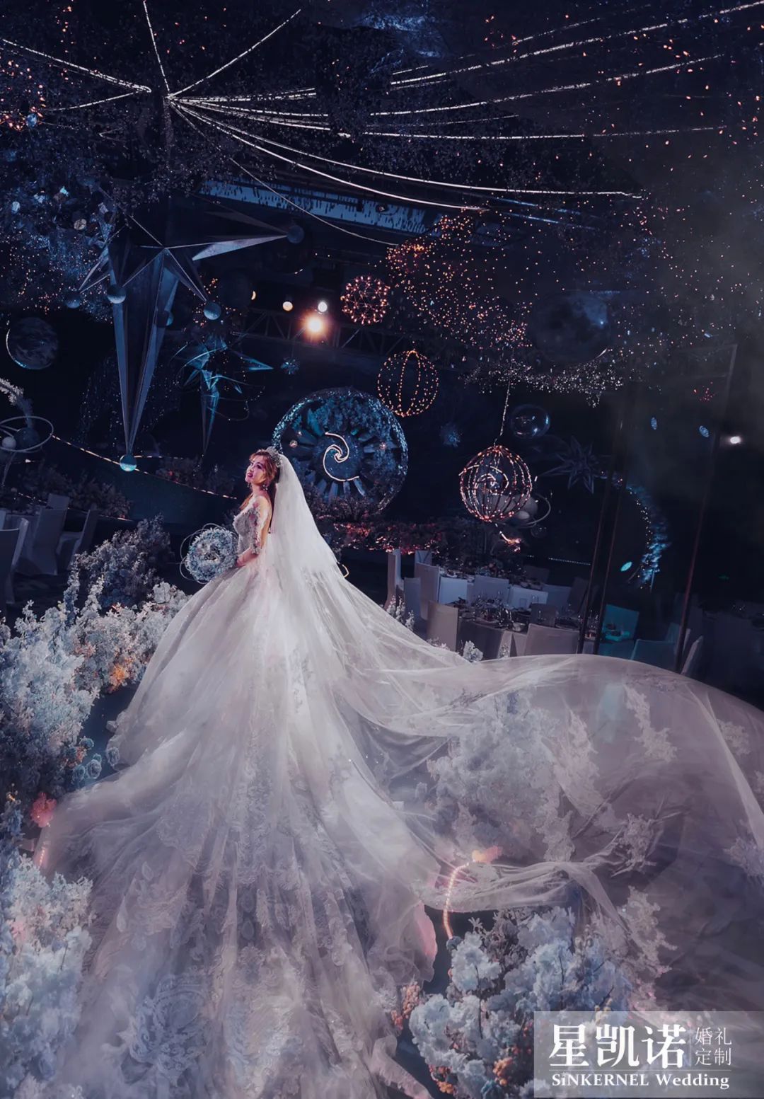 一整个触手可及的宇宙星河,把仰望的星空搬进婚礼,繁星璀璨