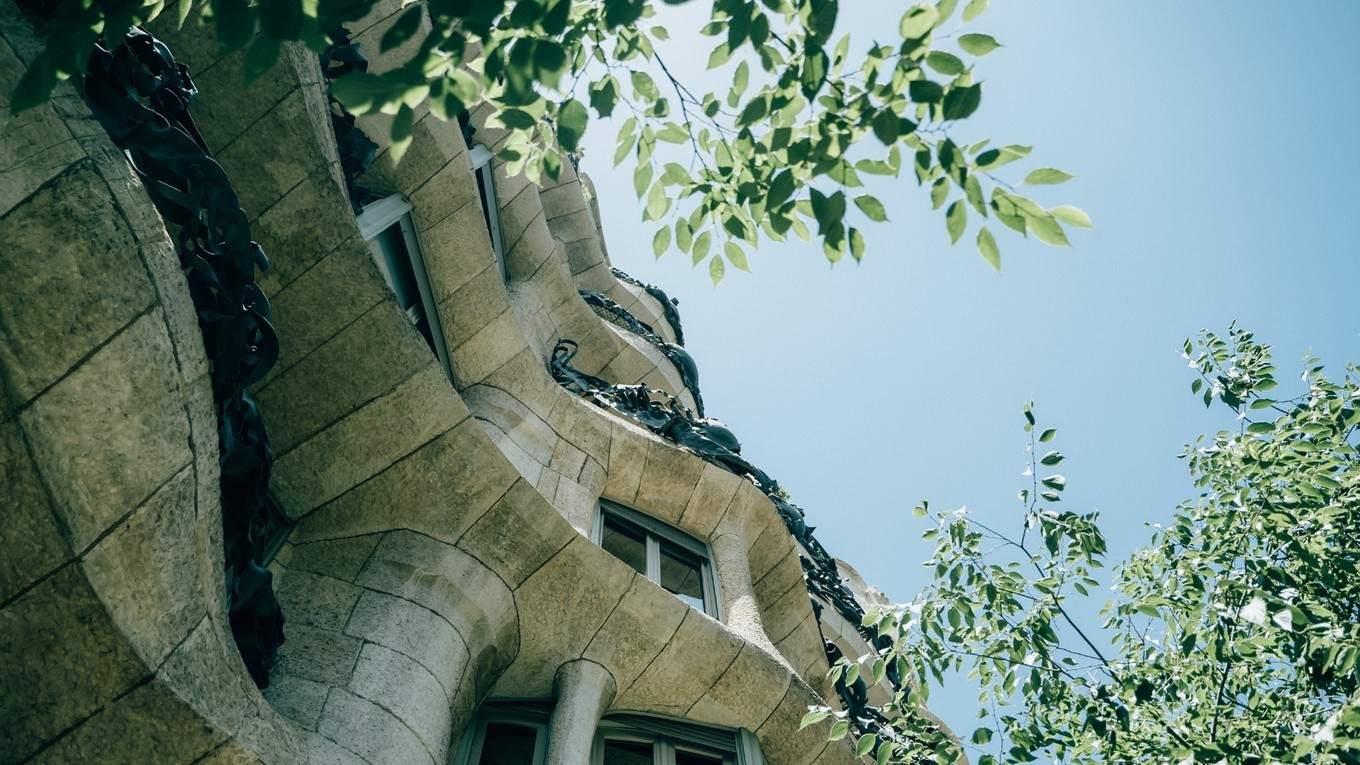 米拉之家烟囱,米拉之家天井