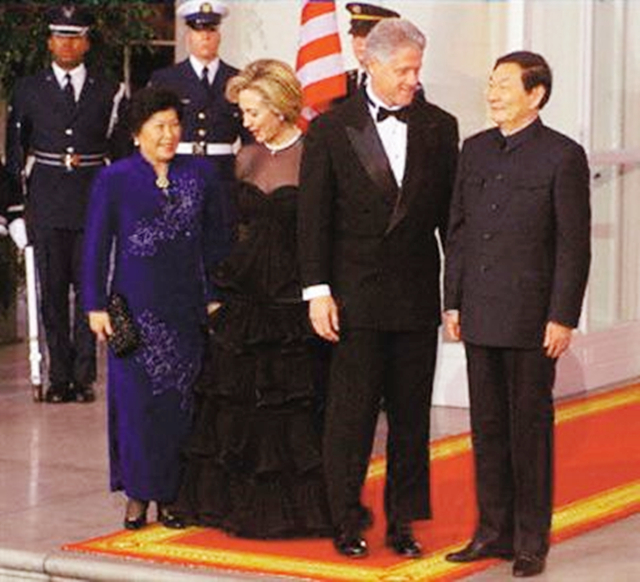 1999年，*镕基朱**总理访美即席演讲：你们也太小看我这总理了