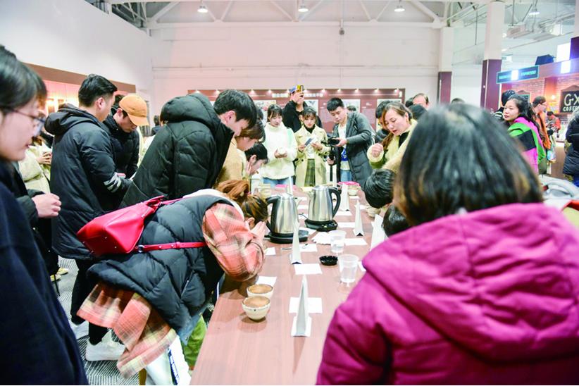 西安高新区在嘉会坊点亮月光经济新场景