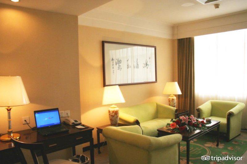 西安钟楼饭店,西安钟楼饭店餐厅