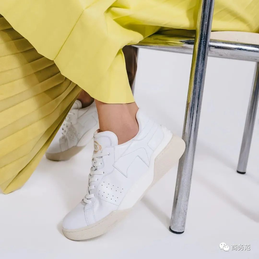 今年最火的10双小白鞋谁穿谁好看,今年最时尚的小白鞋夏天
