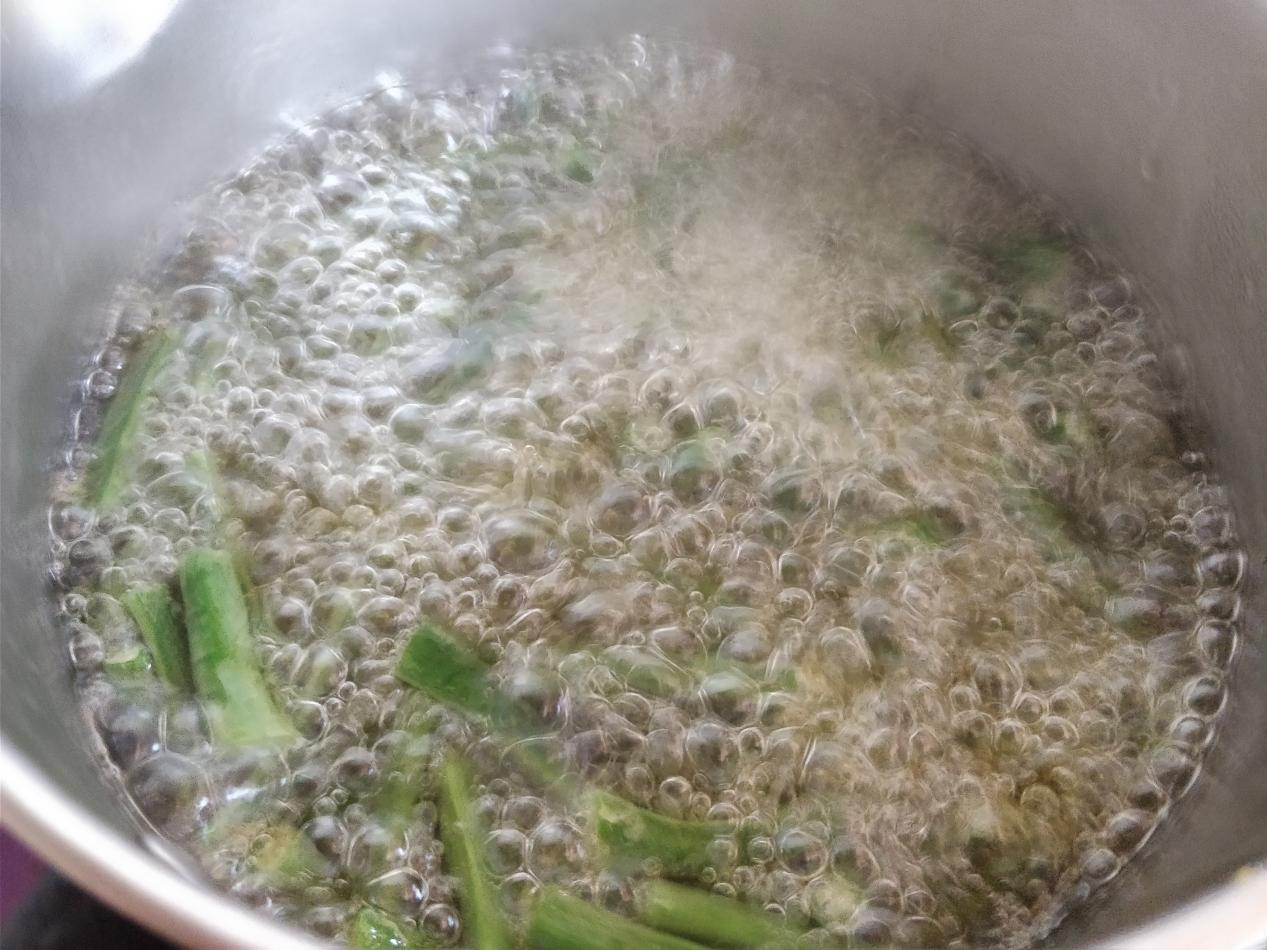 豇豆炖肉怎么炖好吃,豇豆跟什么凉拌最好吃