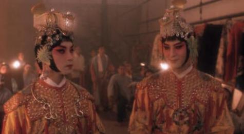 对程蝶衣恩将仇报的小四，27年后已两鬓斑白，但气质依旧如兰