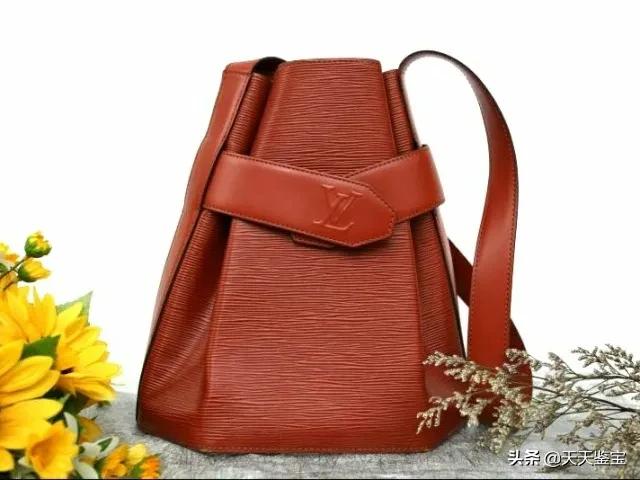 lv包包真的好看吗,为什么lv包包那么硬