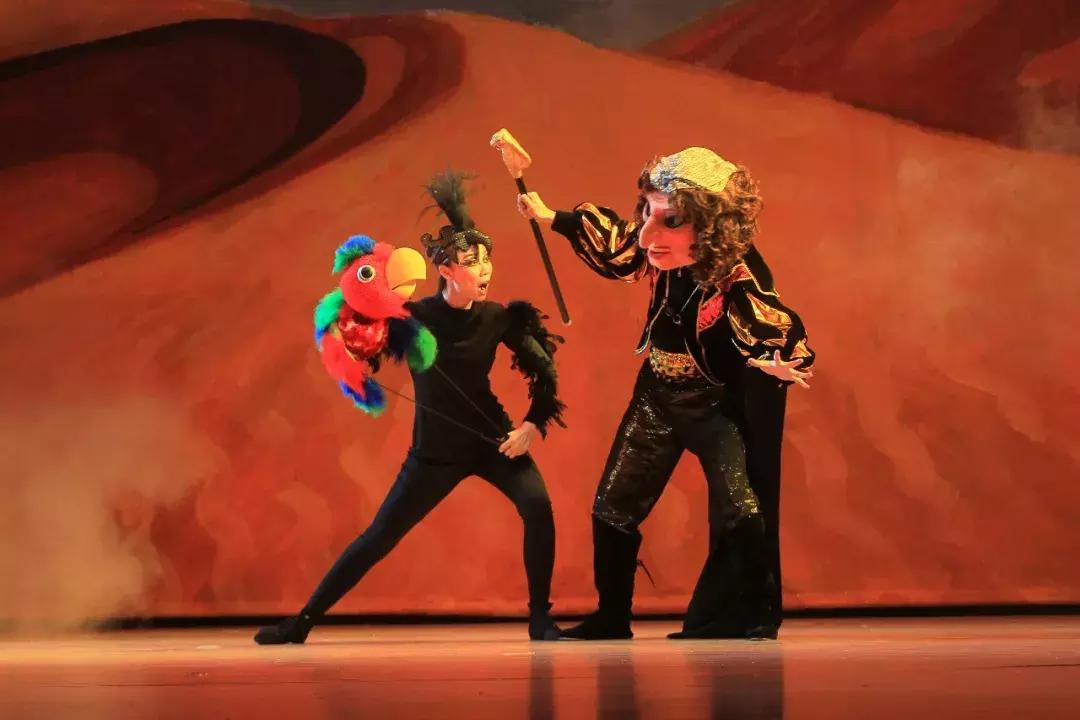 阿拉丁神灯中的飞毯来自于西亚吗,阿拉丁神灯的飞毯是怎么飞起来的