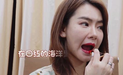 戚薇拍头发消面部水肿,戚薇刮痧的视频