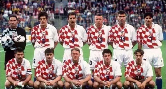 炸碎，灭门、逃难、流血，你无法想象金球奖“魔笛”经历过什么