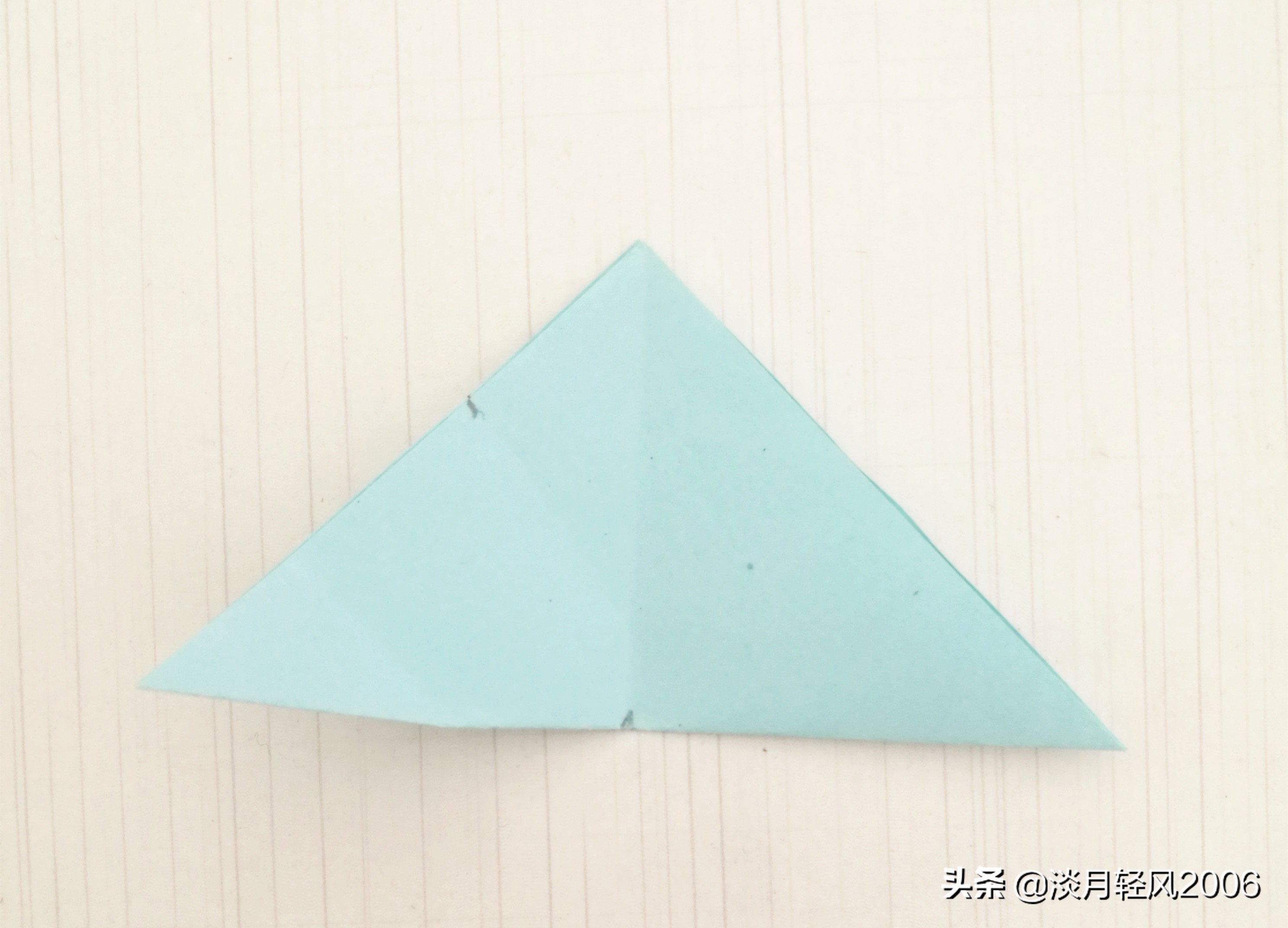 正方形彩纸剪纸手工,手工剪纸教程简单幼儿园花朵