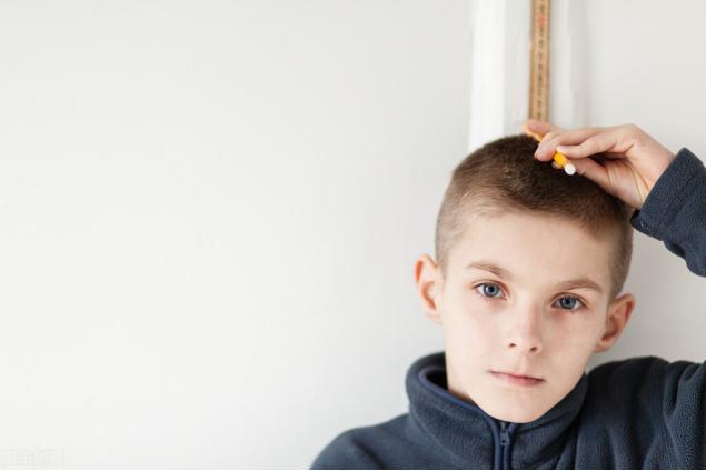 家长如何抓住孩子身高增长期,怎么判断孩子身高晚长还是矮小