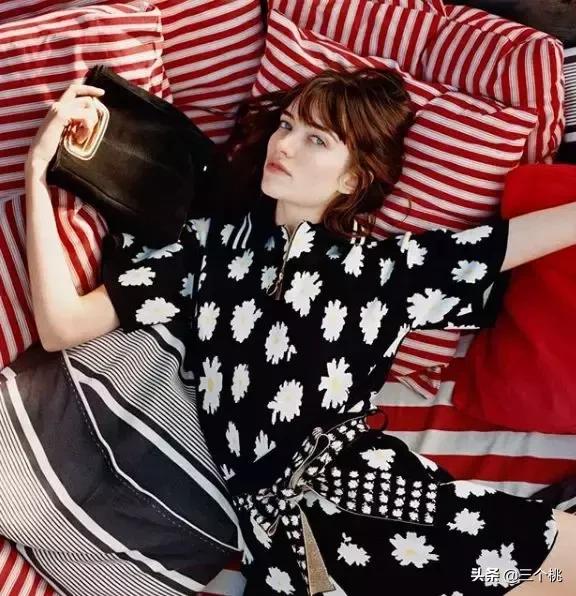 今年流行的裙子不穿高跟鞋,今年流行时髦的裙子冬天穿的