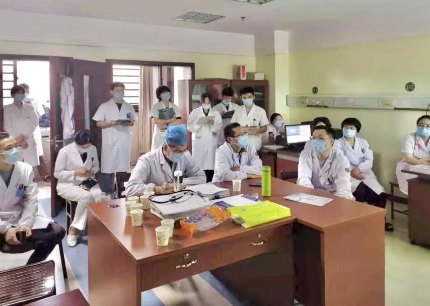 9个月宝宝发烧咳嗽半个月,腋下长了个“鹌鹑蛋”,医生说:这个病不简单