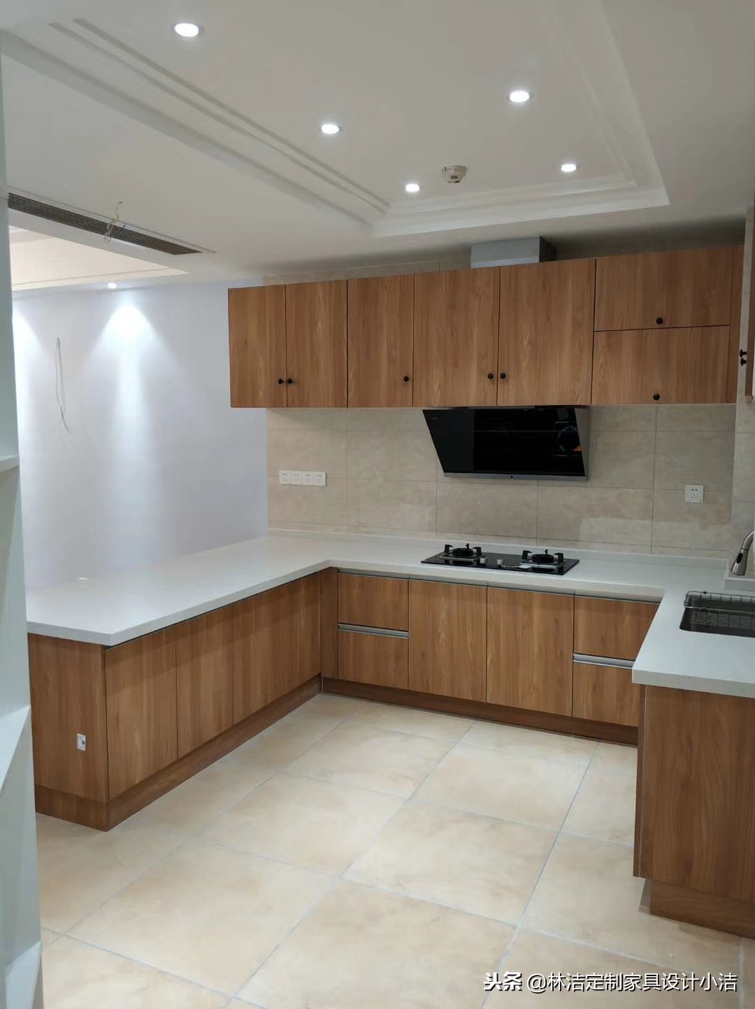 瓷砖橱柜和橱柜的区别,瓷砖橱柜的优点和缺点是什么