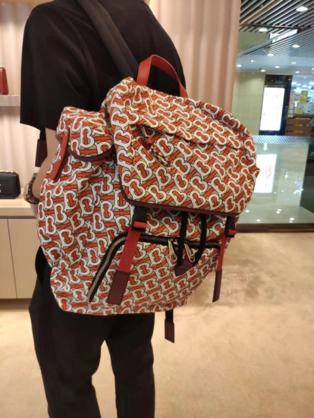 李小璐带你走进Burberry巴宝莉，其实很便宜