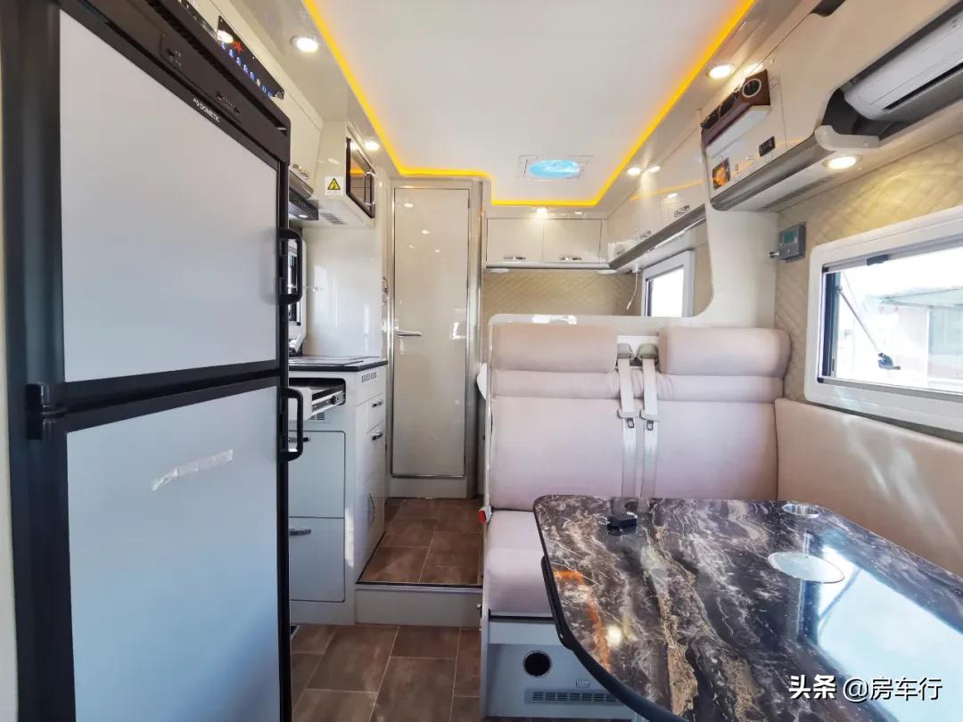 依维柯四驱升顶房车b型房车,依维柯c型房车戈士达房车