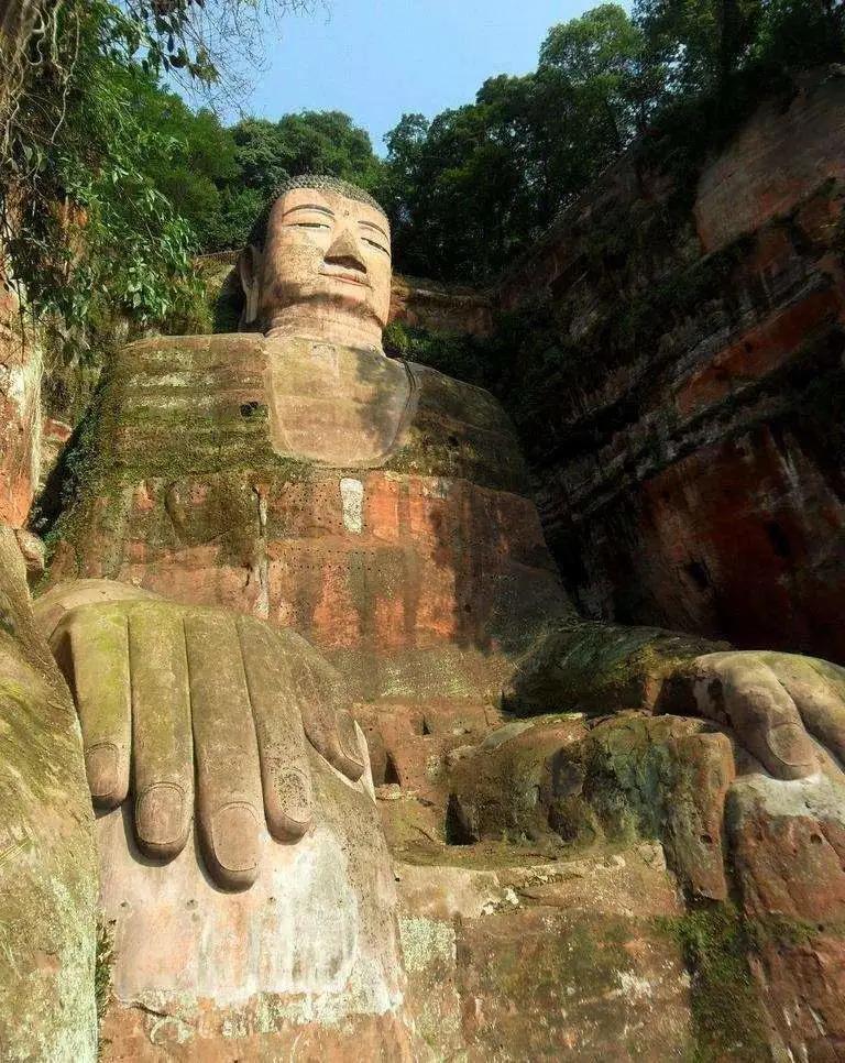 乐山大佛是因为洪水修建的吗,乐山大佛脚被水淹没奇观出现