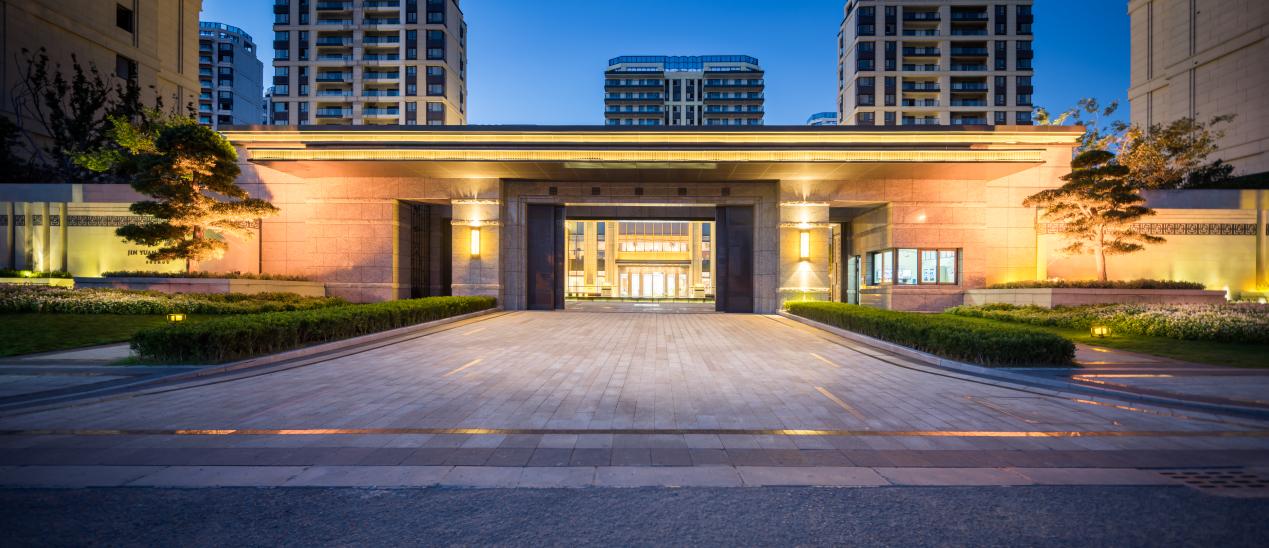 这可能是一个放错了位置的豪宅，见过这个项目的人这么说