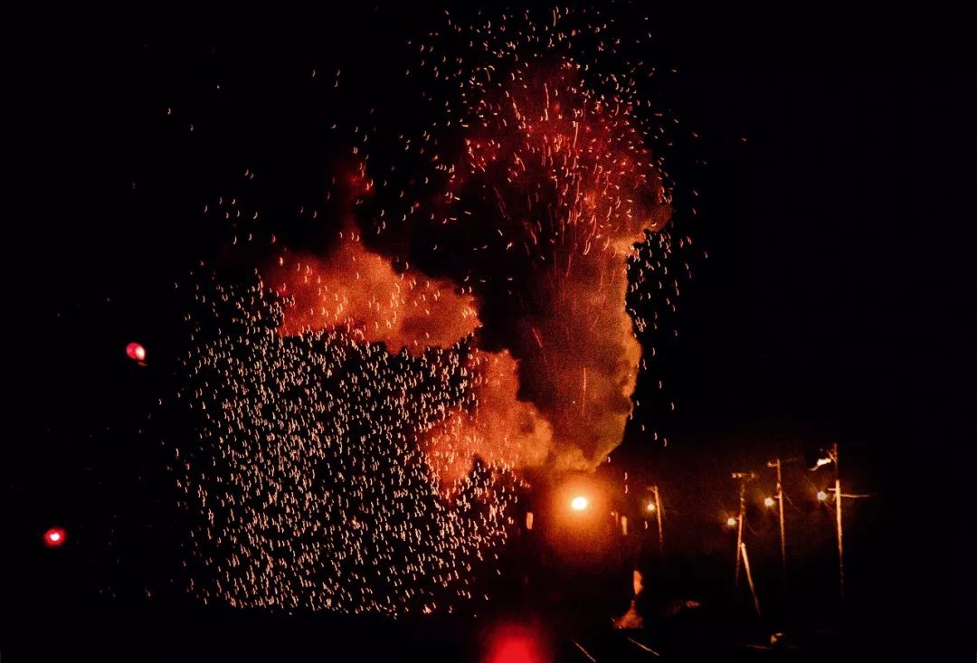 在大*疆新**，世界上最后的蒸汽火车还在奔驰