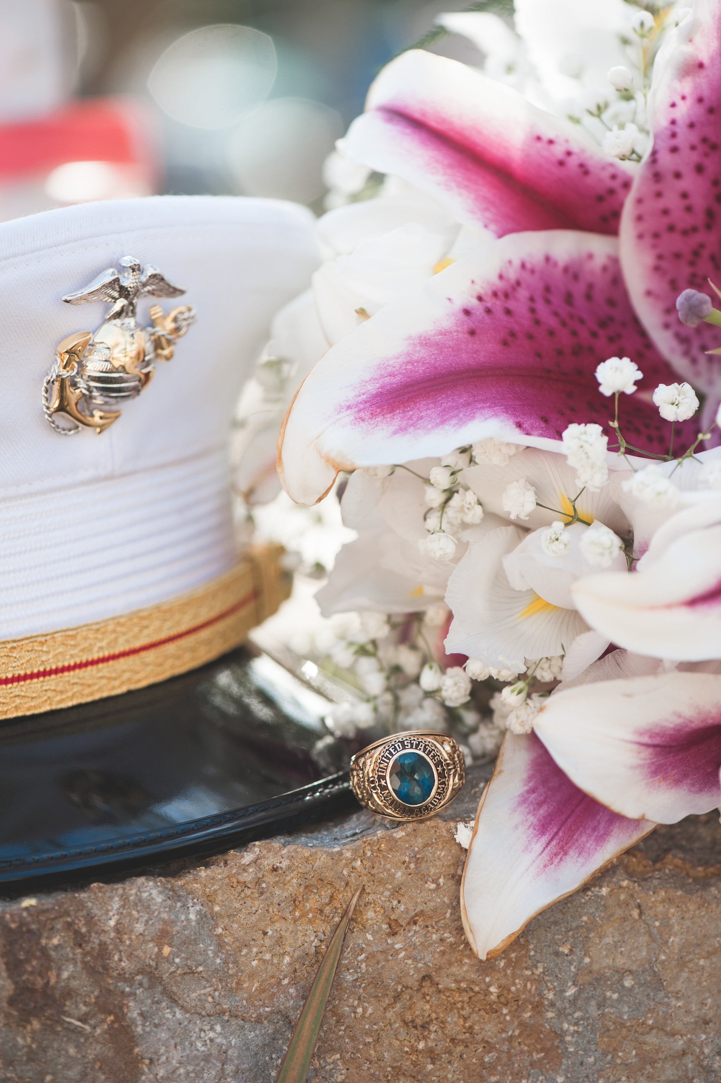 美国的戒指文化：军校学员人手一枚，拿不到文凭就得退还学校