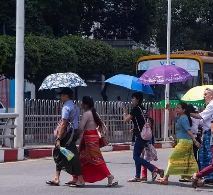 缅甸最高温突破47.2°C，仰光大金塔鱼池的鱼都被热死了