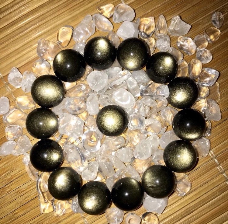 前世是岩浆,今生是宝石--你能猜出它是什么吗?