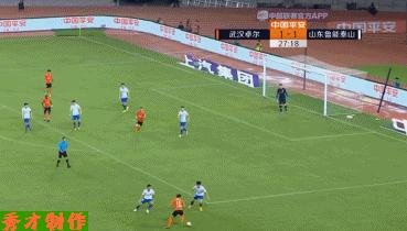 王大雷怒摔水瓶+飚国骂，慢镜头回看2次丢球，左路2将被打爆