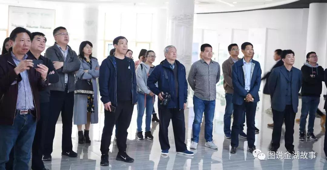 金湖荷花荡灯光秀,金湖荷花池塘美景