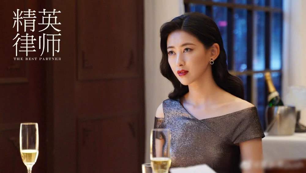 她14岁走红,她14岁因美貌红遍全球