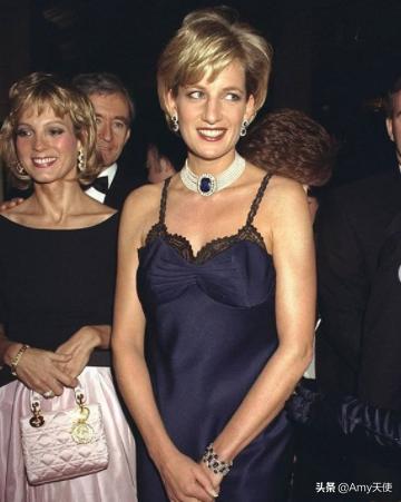 大都会艺术节4个标志性的时刻,来自蕾哈娜、戴安娜王妃等