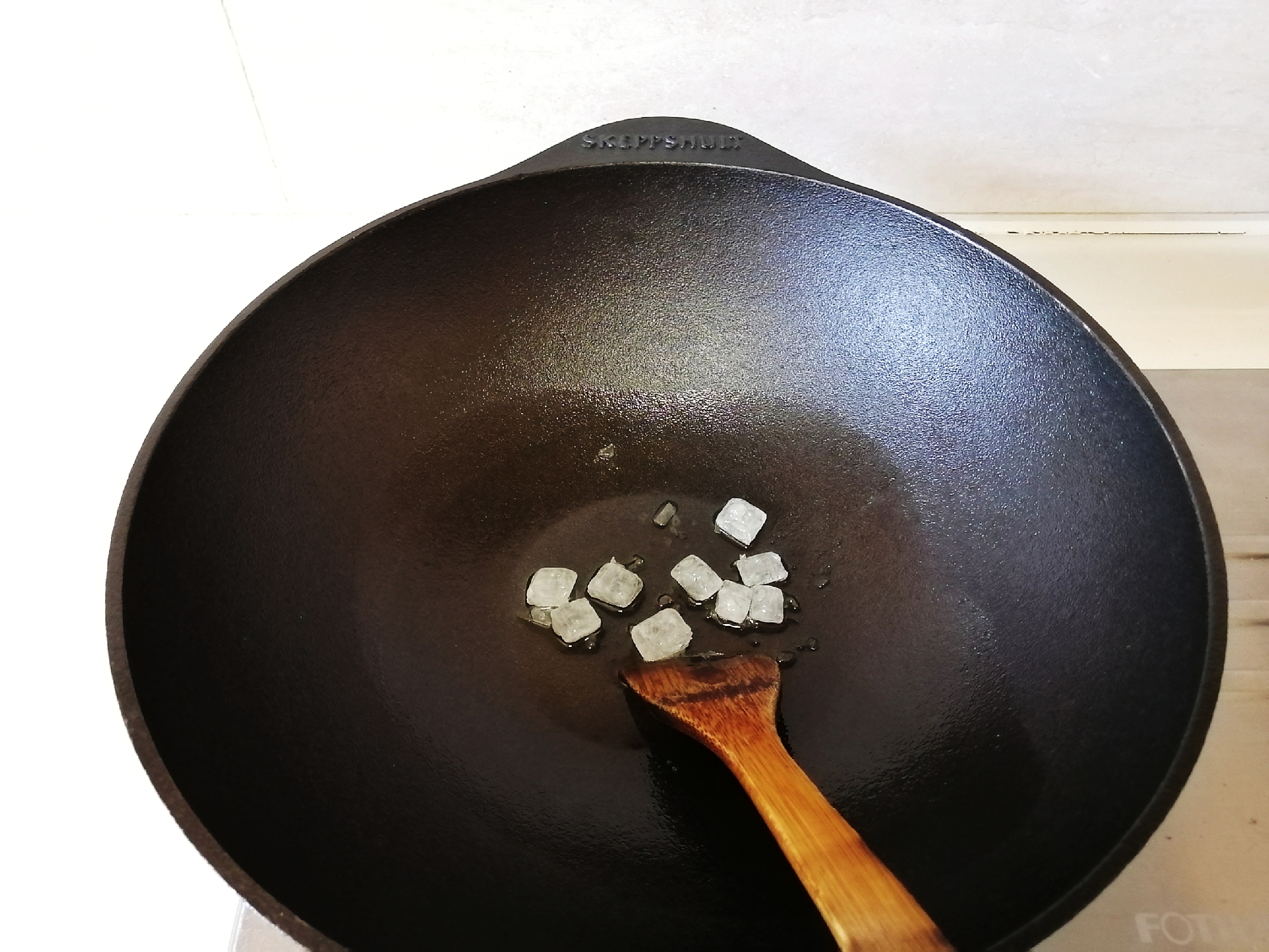 五花肉怎么炖才能软烂又不热气,五花肉烧苦了怎么办