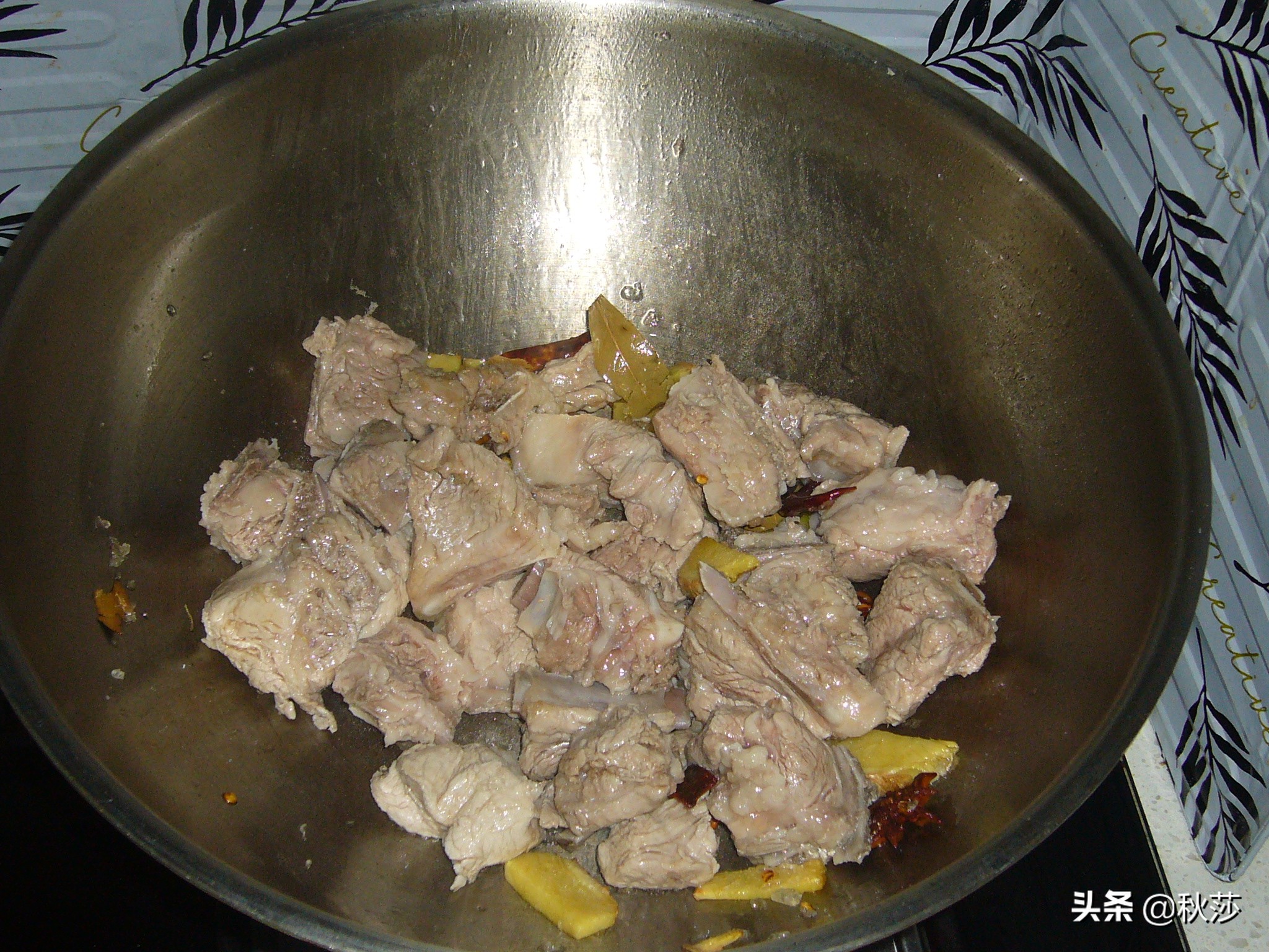 猴头菇煲排骨还可以放什么,当归可以和猴头菇一起煲吗