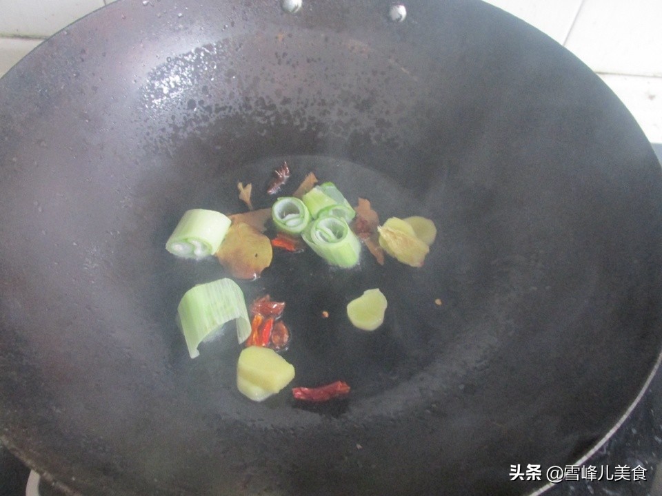 60年老厨师透露给我8道特色美食,炖排骨盐放早了又柴又硬怎么补救
