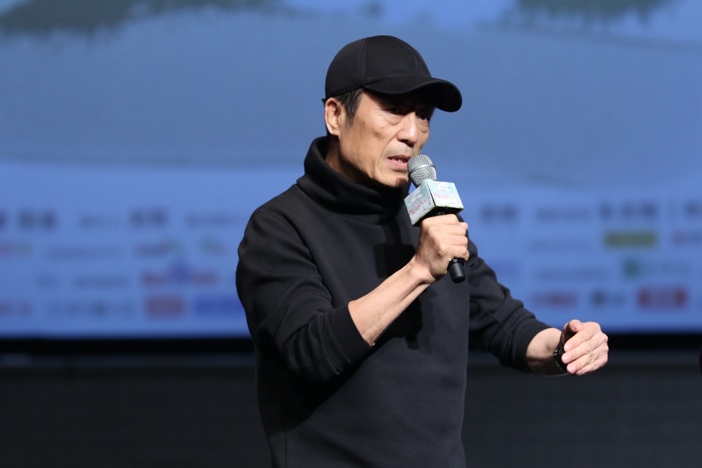 张艺谋长女张末，二嫁外国人后灰溜溜回国，与巩俐达成和解？