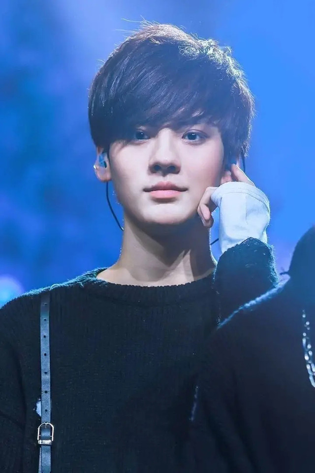 吴宣仪素颜近照被曝,吴宣仪拍淋雨