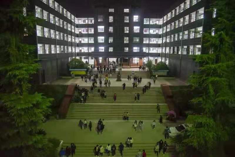 广丰中学在哪个位置,广丰中学口碑怎么样