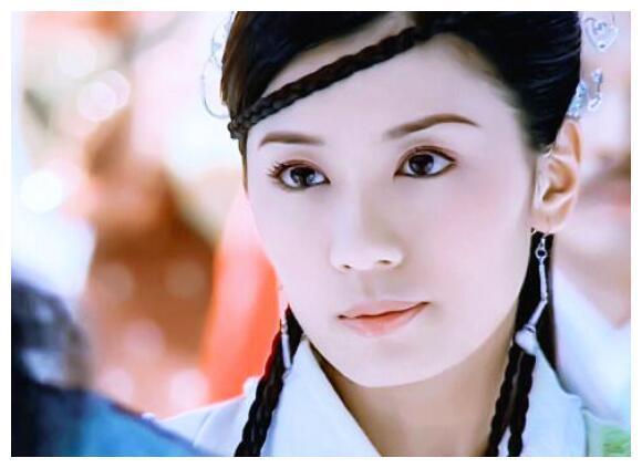 盘点那些甜美风的编发造型,创意编发造型不易散了解一下